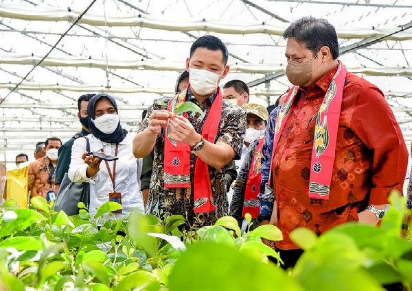 Menko Perekonomian Tinjau Realisasi Investasi Produk Kemasan Berkelanjutan APRIL Goup 1 Airlangga RAPP 2
