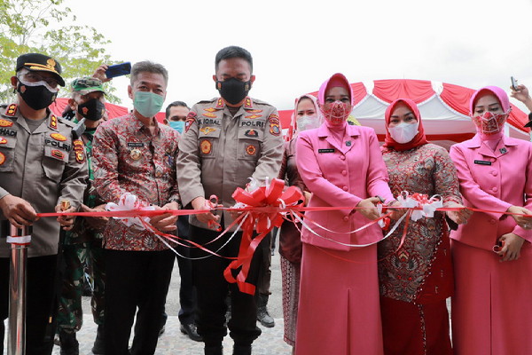 Kapolda Riau Resmikan Rumah Mural dan Rumah Penghubung Polres Rohil 1 mural 2