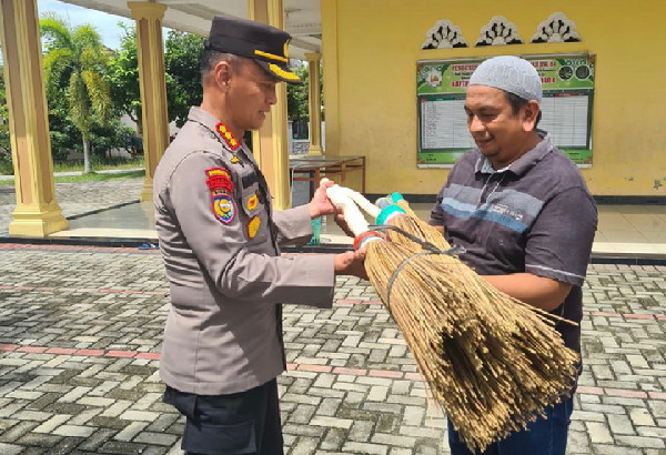 sapu lidi 2